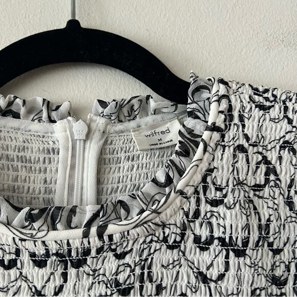 Aritzia Wilfred Tempest Short Sleeve Smocked Blouse - Picture 5 of 6